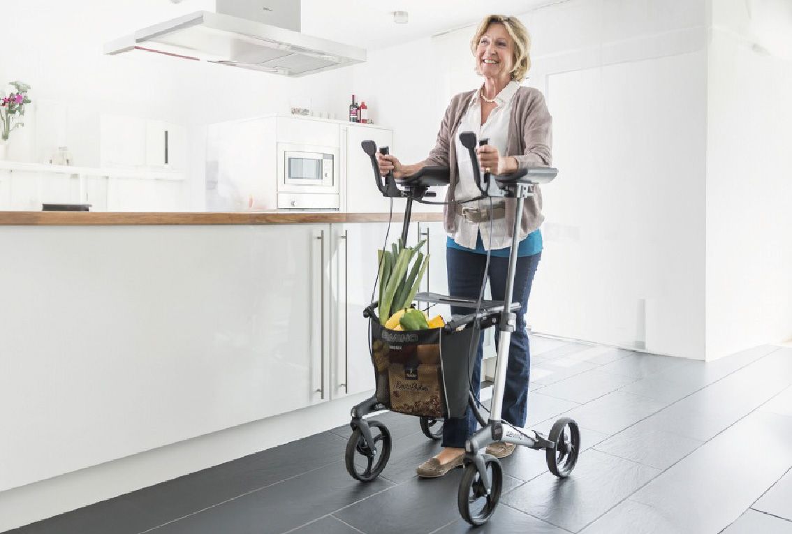 Wanneer-heb-ik-een-rollator-met-onderarmschalen-nodig